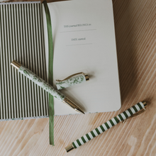 Load image into Gallery viewer, Green Floral Metal Pen Set